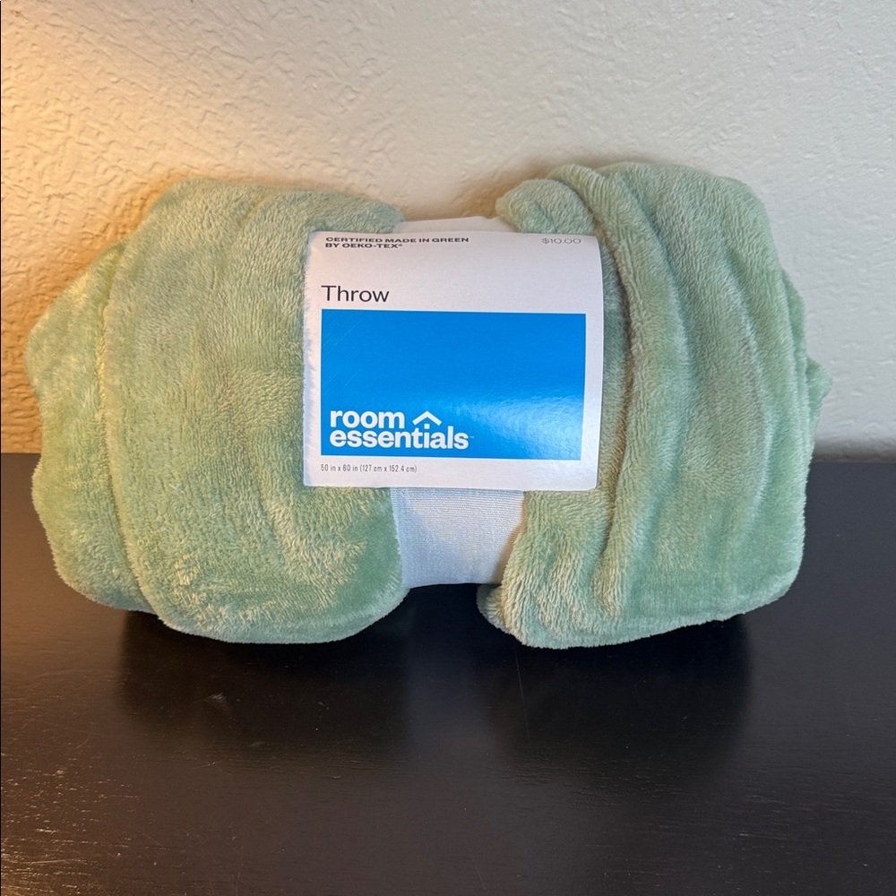 Room Essentials Mint Green 50x60 Plush Throw